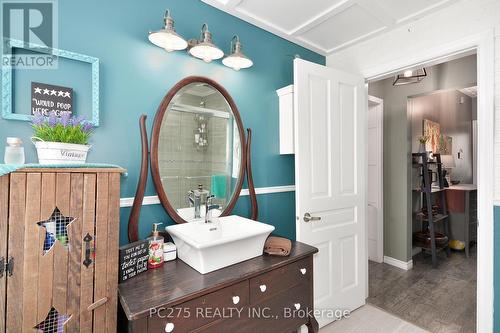 763 Boyle Drive, Woodstock, ON - Indoor Photo Showing Bathroom