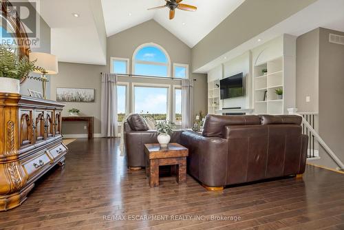 5342 Eramosa-Erin Townlin, Guelph/Eramosa, ON - Indoor Photo Showing Living Room