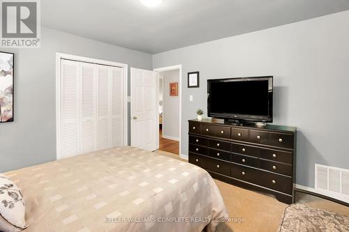 1954 Grayson Avenue, Fort Erie, ON - Indoor Photo Showing Bedroom