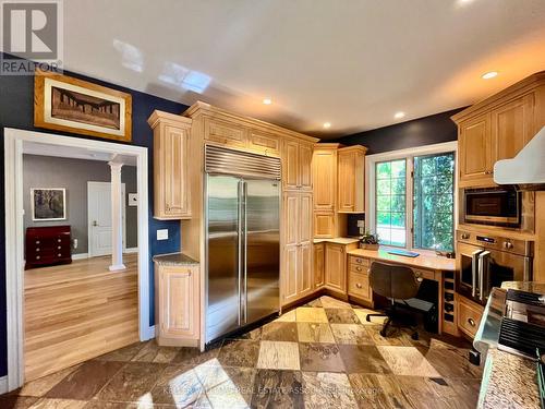 3 Oldoakes Place, Hamilton (Ancaster), ON - Indoor Photo Showing Kitchen