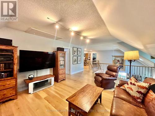 3 Oldoakes Place, Hamilton (Ancaster), ON - Indoor Photo Showing Living Room