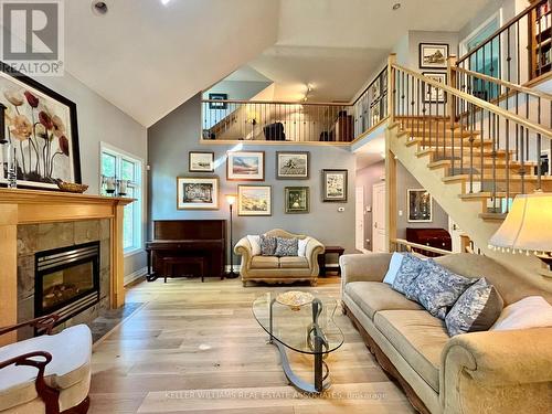 3 Oldoakes Place, Hamilton (Ancaster), ON - Indoor Photo Showing Living Room With Fireplace