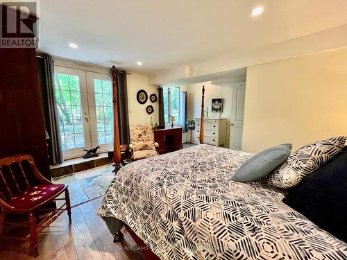 3 Oldoakes Place, Hamilton (Ancaster), ON - Indoor Photo Showing Bedroom