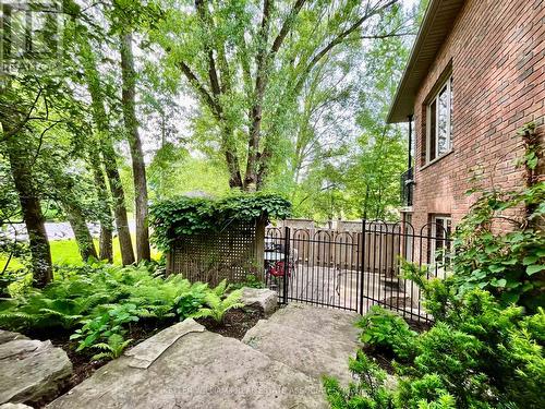 3 Oldoakes Place, Hamilton (Ancaster), ON - Outdoor