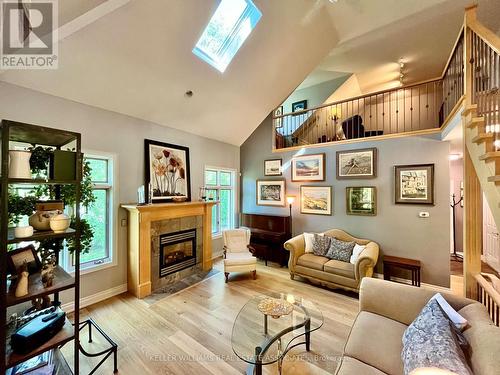 3 Oldoakes Place, Hamilton (Ancaster), ON - Indoor Photo Showing Living Room With Fireplace