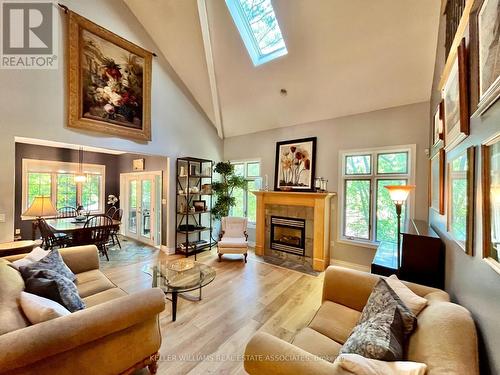 3 Oldoakes Place, Hamilton (Ancaster), ON - Indoor Photo Showing Living Room With Fireplace