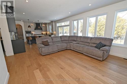 105 Aspen Circle, Thames Centre (Thorndale), ON - Indoor Photo Showing Living Room