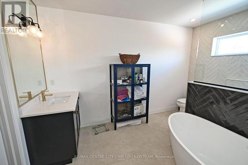 105 Aspen Circle, Thames Centre (Thorndale), ON - Indoor Photo Showing Bathroom