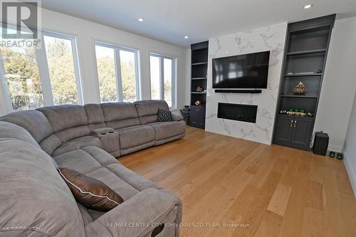 105 Aspen Circle, Thames Centre (Thorndale), ON - Indoor Photo Showing Living Room With Fireplace