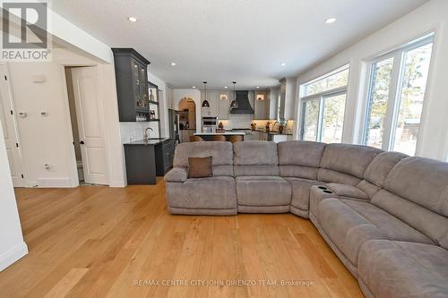 105 Aspen Circle, Thames Centre (Thorndale), ON - Indoor Photo Showing Living Room