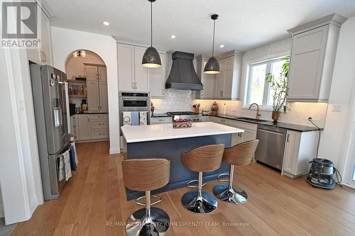 105 Aspen Circle, Thames Centre (Thorndale), ON - Indoor Photo Showing Kitchen With Upgraded Kitchen