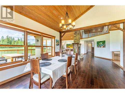 4720 36Th Street, Canyon, BC - Indoor Photo Showing Dining Room