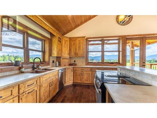 4720 36Th Street, Canyon, BC - Indoor Photo Showing Kitchen With Double Sink