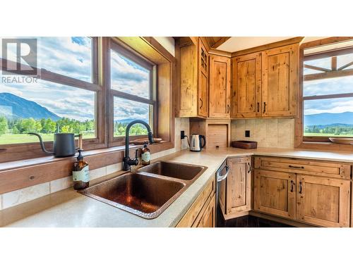 4720 36Th Street, Canyon, BC - Indoor Photo Showing Kitchen With Double Sink