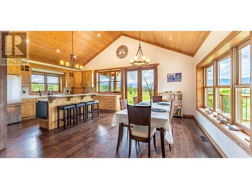 4720 36Th Street, Canyon, BC - Indoor Photo Showing Dining Room