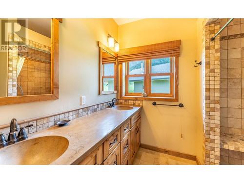 4720 36Th Street, Canyon, BC - Indoor Photo Showing Bathroom