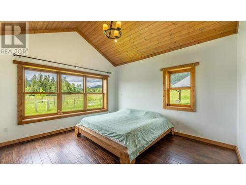 4720 36Th Street, Canyon, BC - Indoor Photo Showing Bedroom