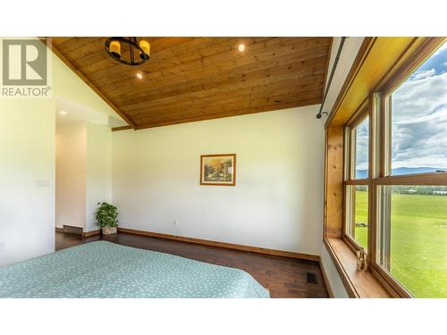 4720 36Th Street, Canyon, BC - Indoor Photo Showing Bedroom