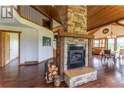 4720 36Th Street, Canyon, BC - Indoor Photo Showing Living Room With Fireplace