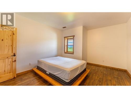 4720 36Th Street, Canyon, BC - Indoor Photo Showing Bedroom