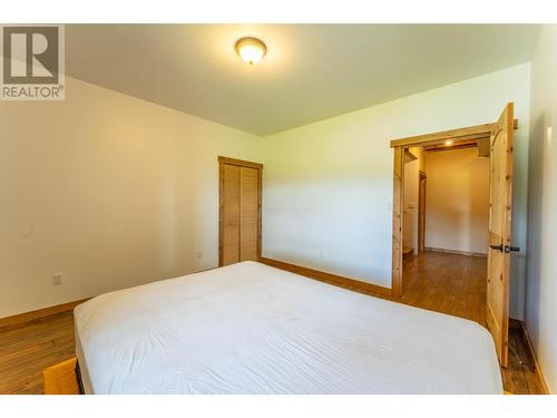 4720 36Th Street, Canyon, BC - Indoor Photo Showing Bedroom