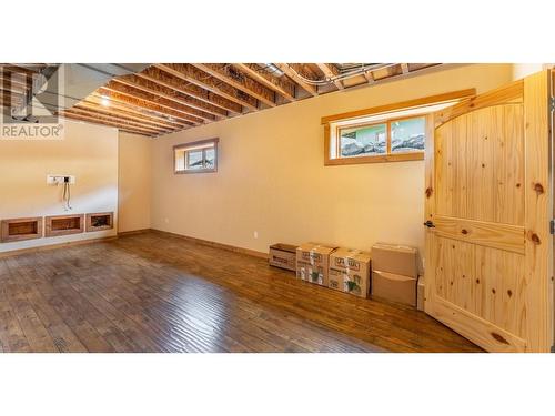 4720 36Th Street, Canyon, BC - Indoor