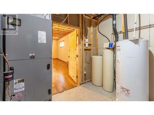 4720 36Th Street, Canyon, BC - Indoor Photo Showing Basement