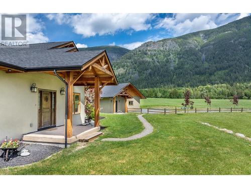 4720 36Th Street, Canyon, BC - Outdoor