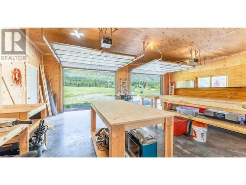 4720 36Th Street, Canyon, BC - Indoor Photo Showing Garage