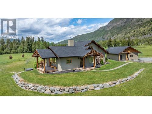 4720 36Th Street, Canyon, BC - Outdoor