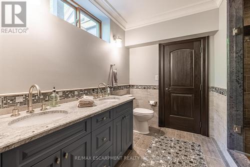 2633 Bluffs Way, Burlington, ON - Indoor Photo Showing Bathroom