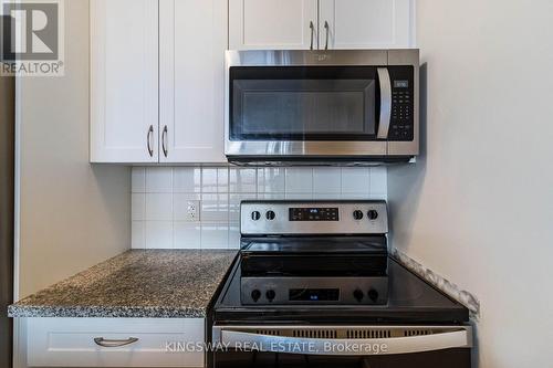 217 - 349 Rathburn Road W, Mississauga (City Centre), ON - Indoor Photo Showing Kitchen