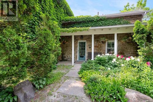 322 La Rose Avenue, Toronto (Willowridge-Martingrove-Richview), ON - Outdoor