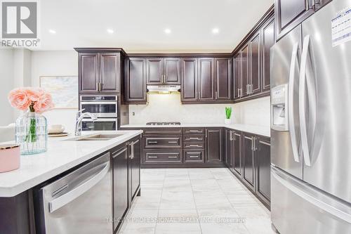 40 Wheatberry Crescent, Brampton, ON - Indoor Photo Showing Kitchen With Double Sink With Upgraded Kitchen