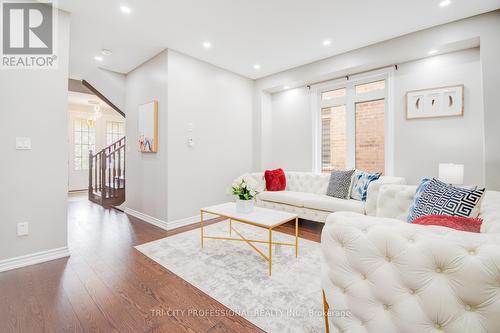 40 Wheatberry Crescent, Brampton, ON - Indoor Photo Showing Living Room