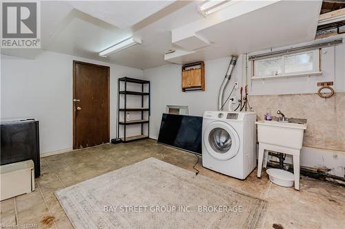 259 Lorraine Avenue, Kitchener, ON - Indoor Photo Showing Laundry Room