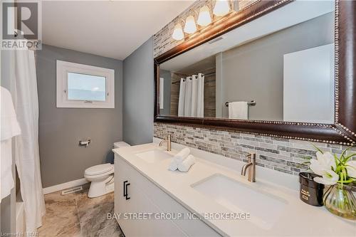 259 Lorraine Avenue, Kitchener, ON - Indoor Photo Showing Bathroom