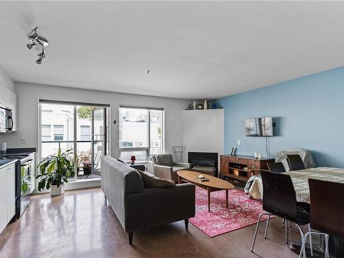 206-932 Johnson St, Victoria, BC - Indoor Photo Showing Living Room