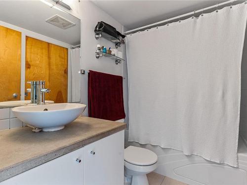 206-932 Johnson St, Victoria, BC - Indoor Photo Showing Bathroom