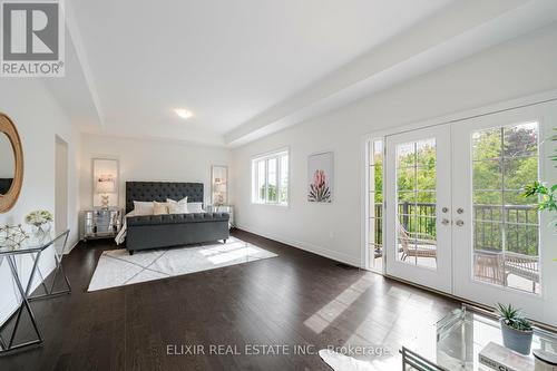 6 Fair Winds Lane, East Gwillimbury, ON - Indoor Photo Showing Living Room