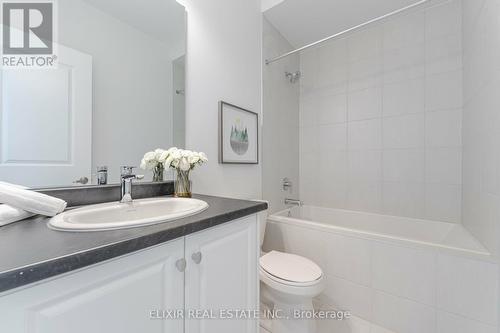 6 Fair Winds Lane, East Gwillimbury, ON - Indoor Photo Showing Bathroom