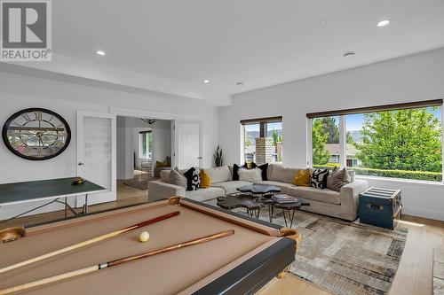 1162 Montrose Place, Kelowna, BC - Indoor Photo Showing Living Room