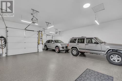 1162 Montrose Place, Kelowna, BC - Indoor Photo Showing Garage