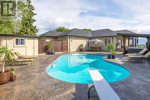 1162 Montrose Place, Kelowna, BC - Outdoor With In Ground Pool With Deck Patio Veranda With Backyard