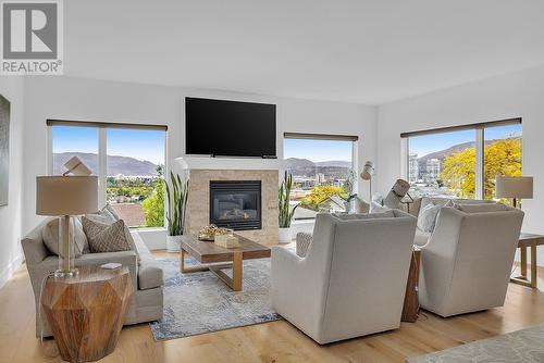 1162 Montrose Place, Kelowna, BC - Indoor Photo Showing Living Room With Fireplace