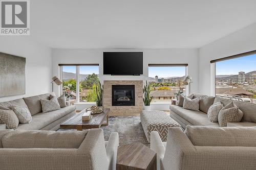 1162 Montrose Place, Kelowna, BC - Indoor Photo Showing Living Room With Fireplace