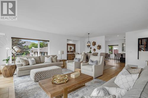 1162 Montrose Place, Kelowna, BC - Indoor Photo Showing Living Room