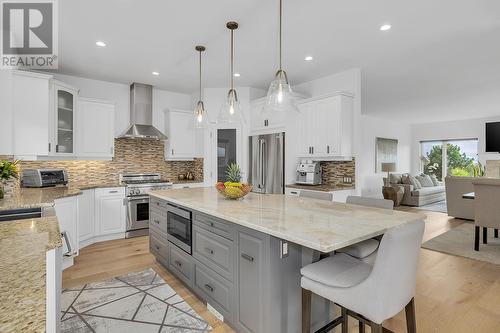 1162 Montrose Place, Kelowna, BC - Indoor Photo Showing Kitchen With Upgraded Kitchen