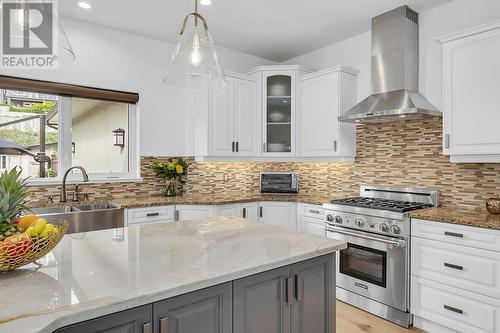 1162 Montrose Place, Kelowna, BC - Indoor Photo Showing Kitchen With Double Sink With Upgraded Kitchen