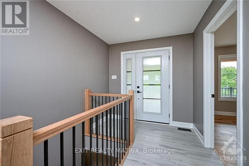 8281 Victoria Street, Ottawa, ON - Indoor Photo Showing Other Room